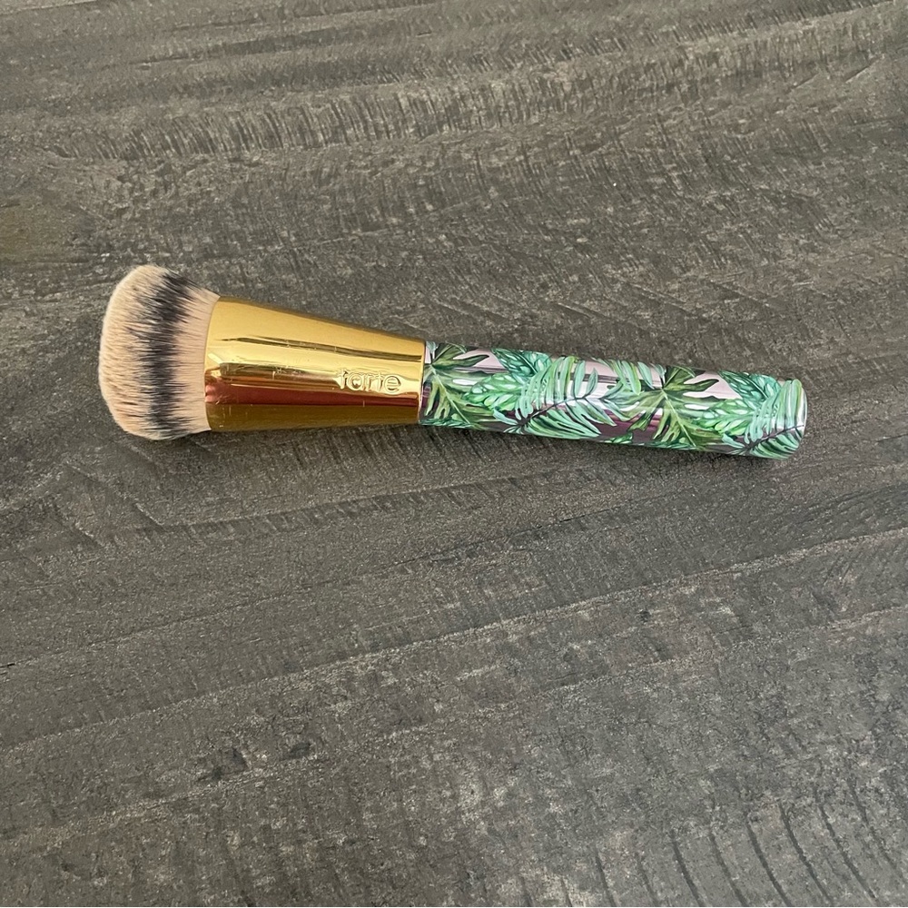 Tarte Gold and Green foundation Makeup Brush